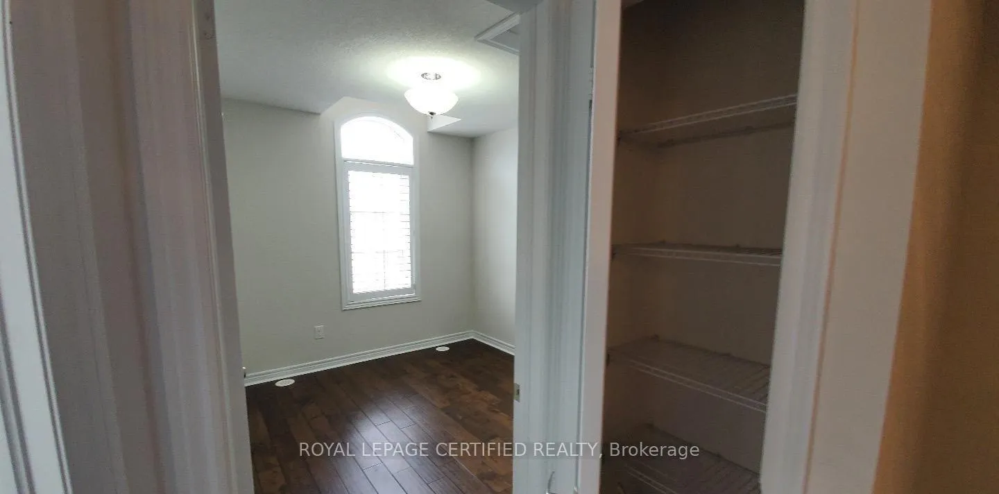 Photo 12 of 2554 Grand Oak Trail, Oakville, Westmount — HOMEH