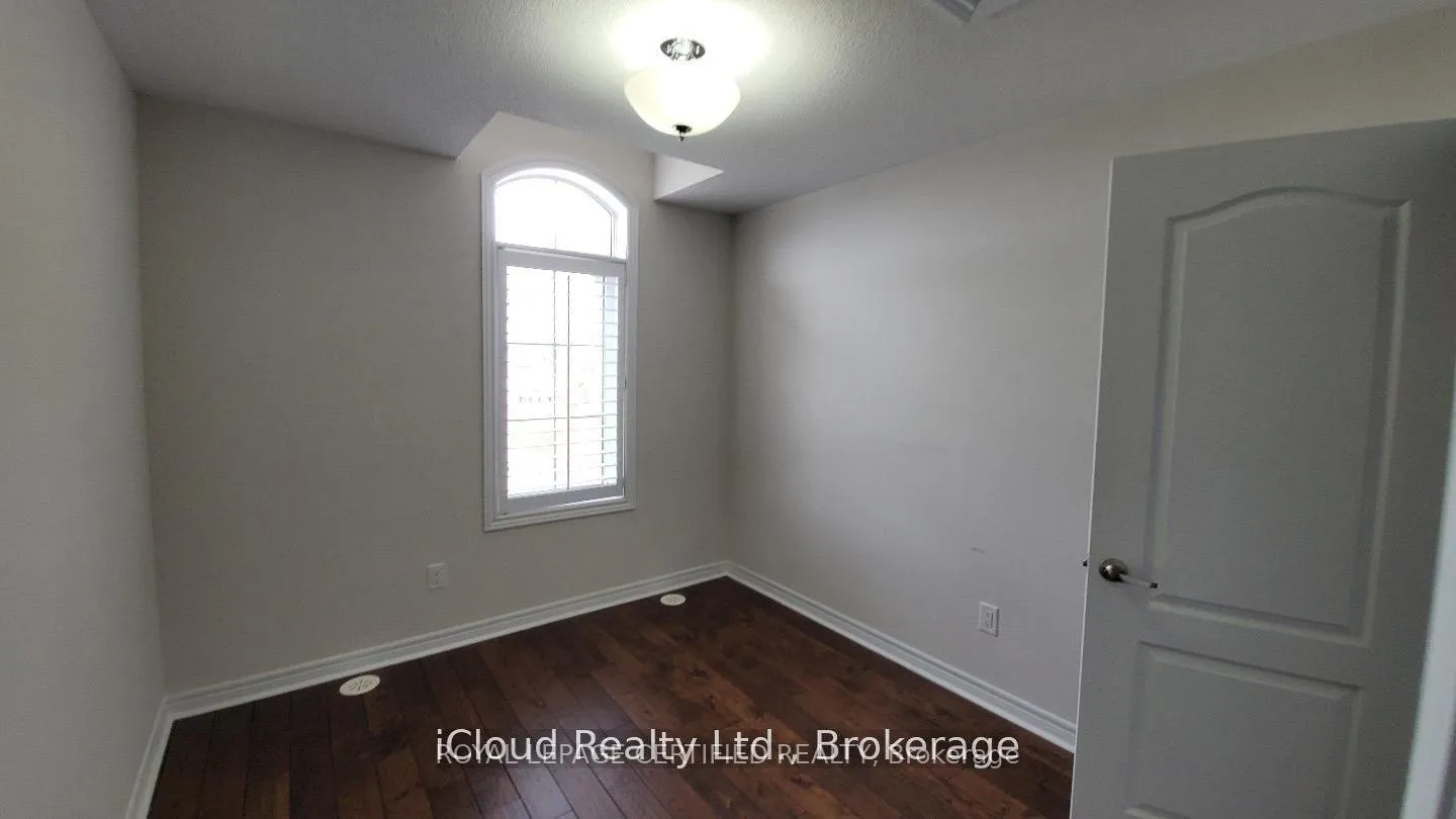 Photo 13 of 2554 Grand Oak Trail, Oakville, Westmount — HOMEH