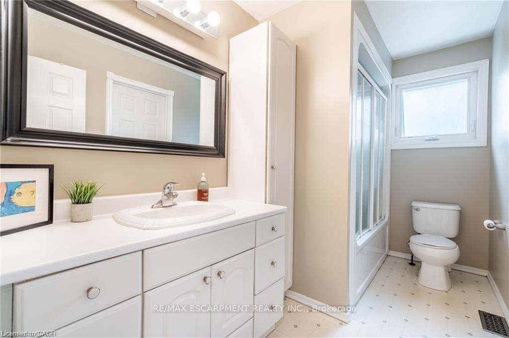 Photo 21 of 152 7th Concession Road E, Hamilton, Rural Flamborough — HOMEH