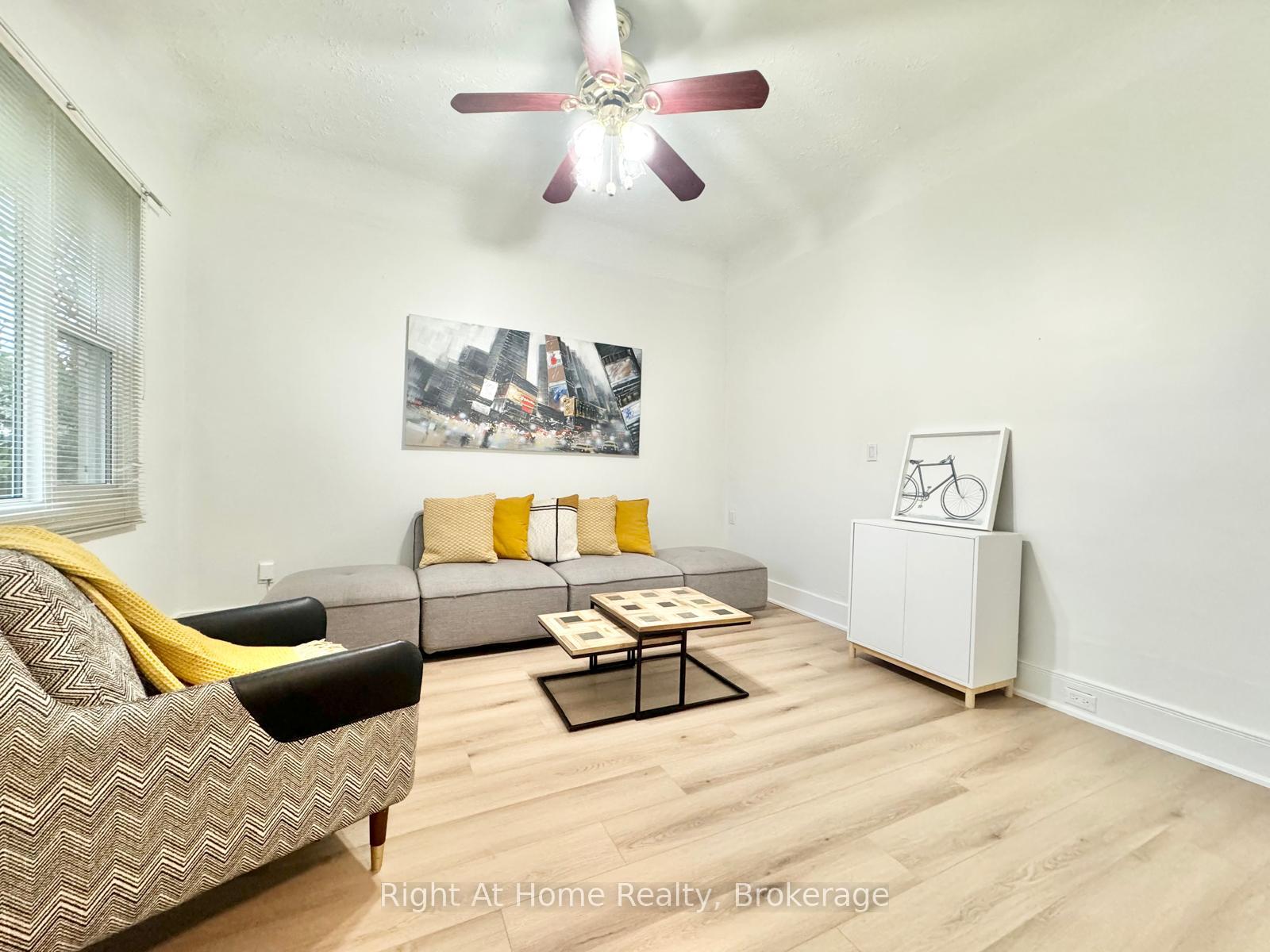 Photo 2 of 216 Hatt Drive, Hamilton, Dundas — HOMEH