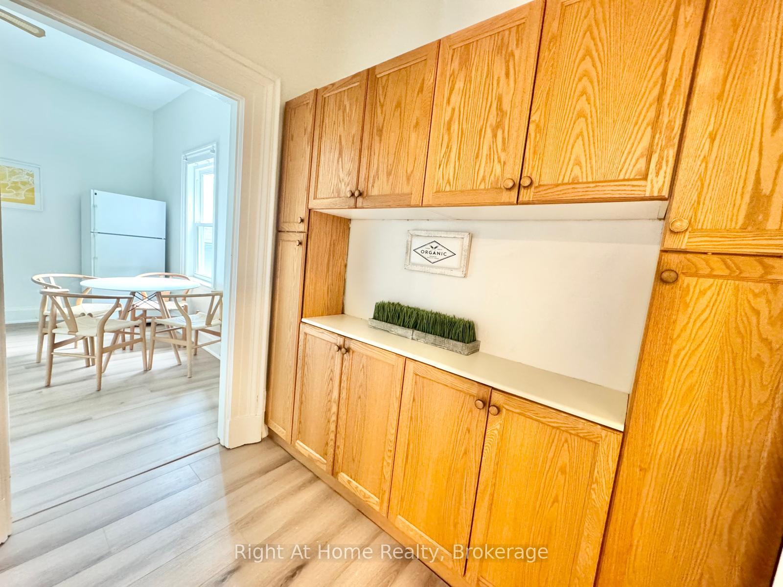 Photo 3 of 216 Hatt Drive, Hamilton, Dundas — HOMEH