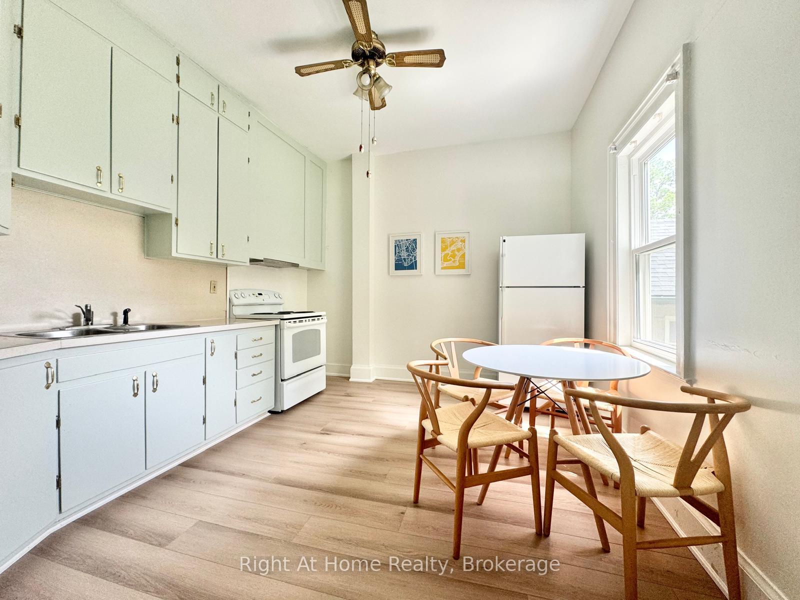 Photo 4 of 216 Hatt Drive, Hamilton, Dundas — HOMEH