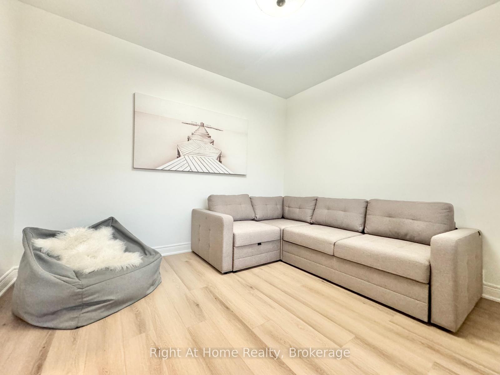 Photo 7 of 216 Hatt Drive, Hamilton, Dundas — HOMEH
