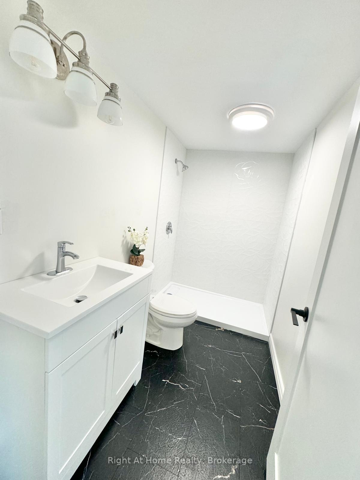 Photo 10 of 216 Hatt Drive, Hamilton, Dundas — HOMEH