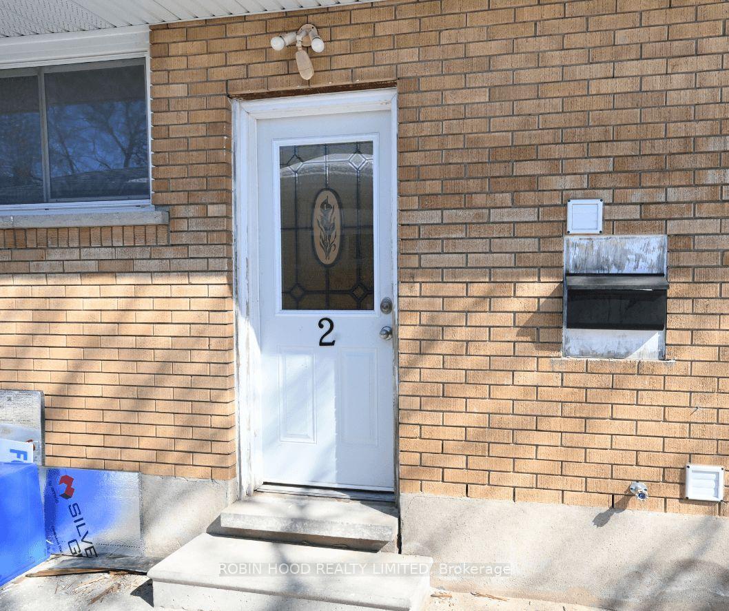 Photo 2 of Unit Unit 2, 40 Winslow Drive, Kitchener, Victoria Park — HOMEH