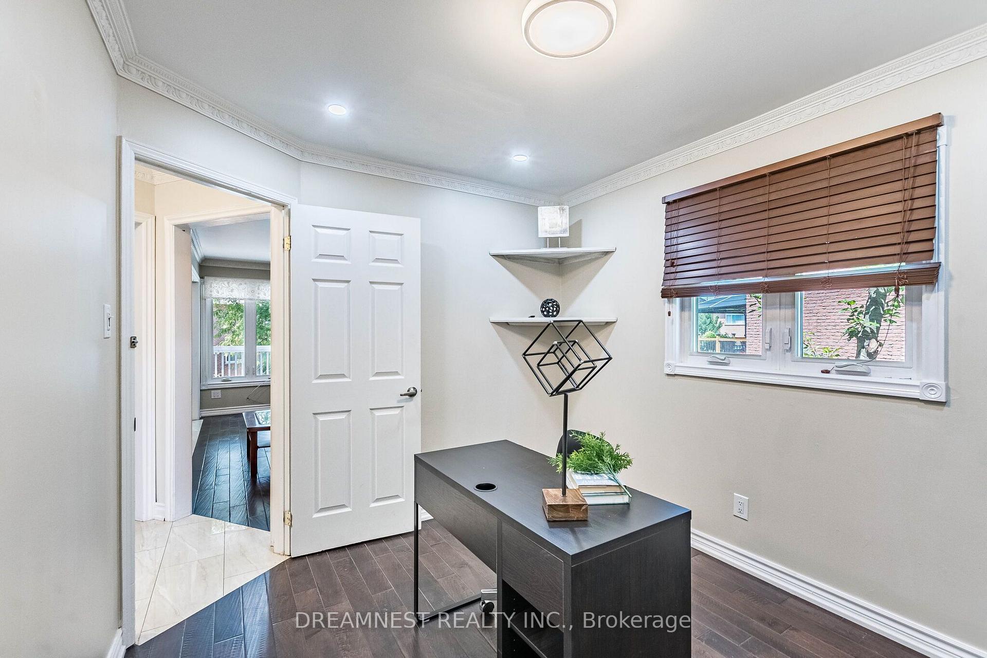 Photo 8 of 5959 Ladyburn Crescent, Mississauga, East Credit — HOMEH