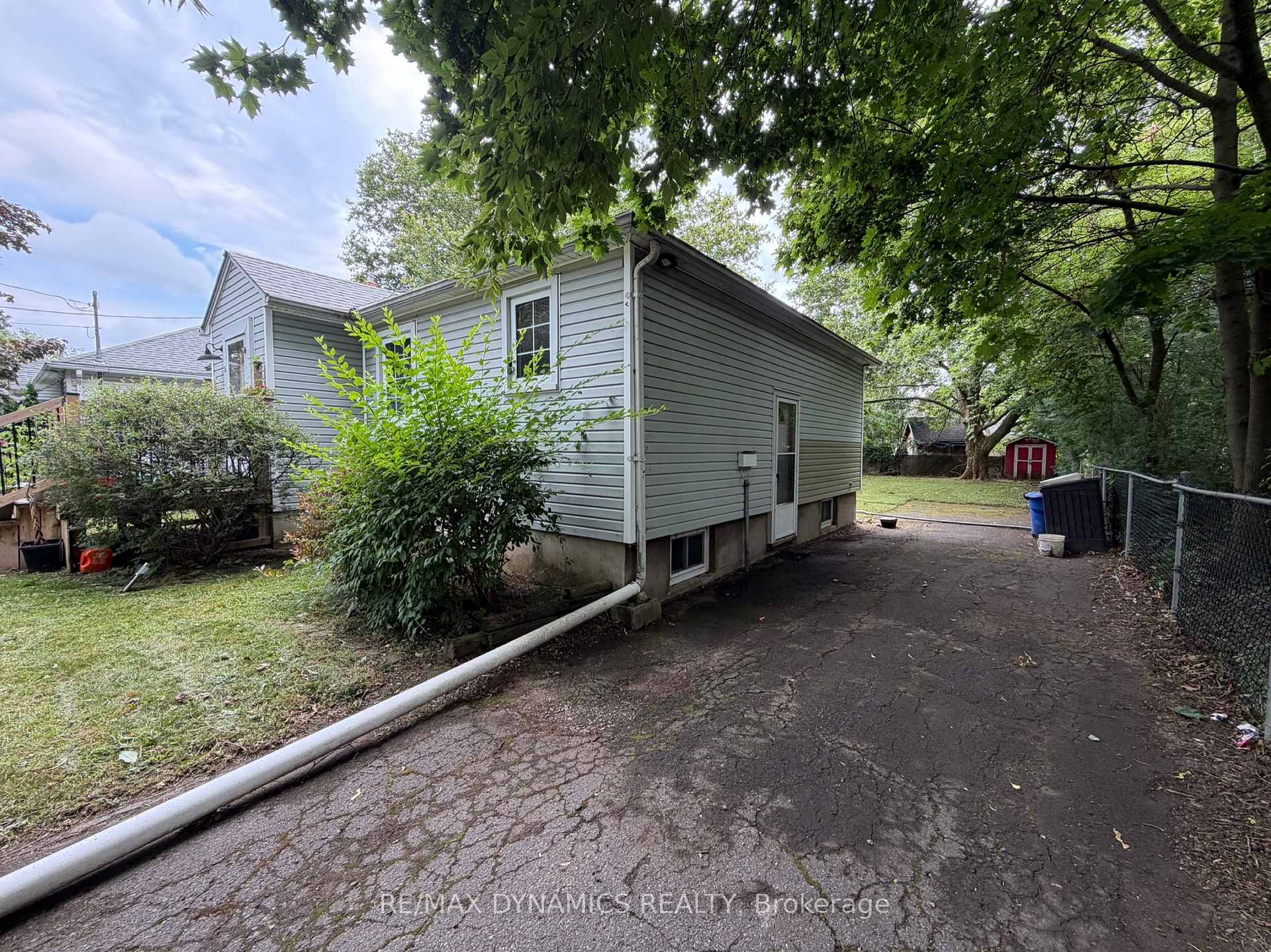 Photo 2 of 26 Beamer Avenue, St. Catharines, Bunting/Linwell — HOMEH