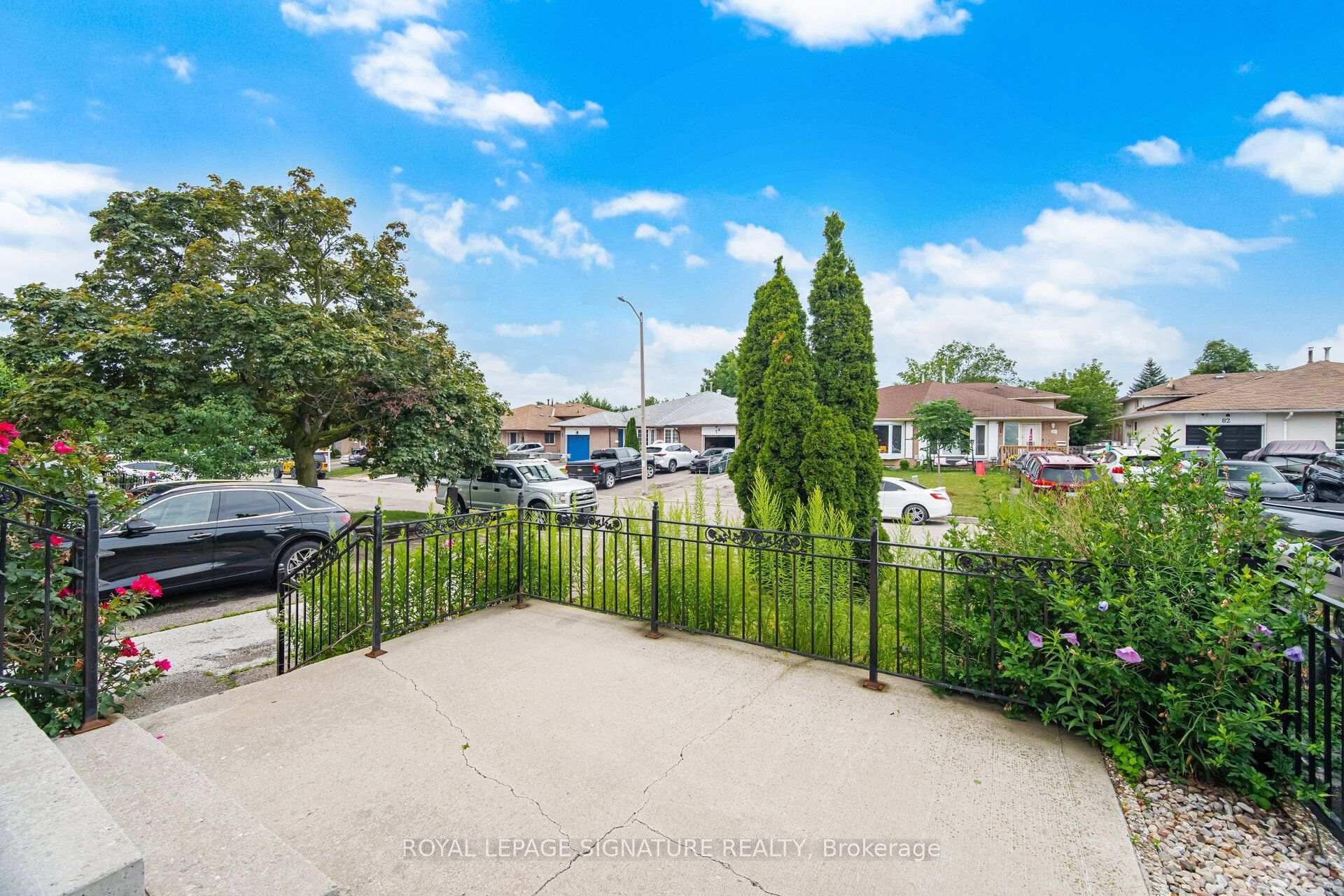 Photo 3 of 51 Wilton Drive, Brampton, Brampton East — HOMEH