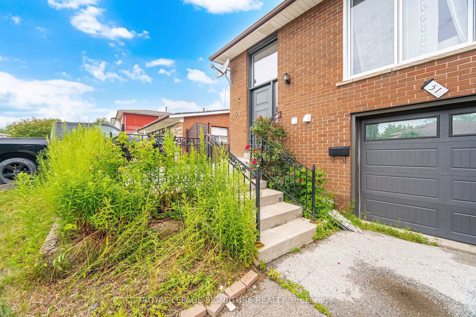 Photo 4 of 51 Wilton Drive, Brampton, Brampton East — HOMEH
