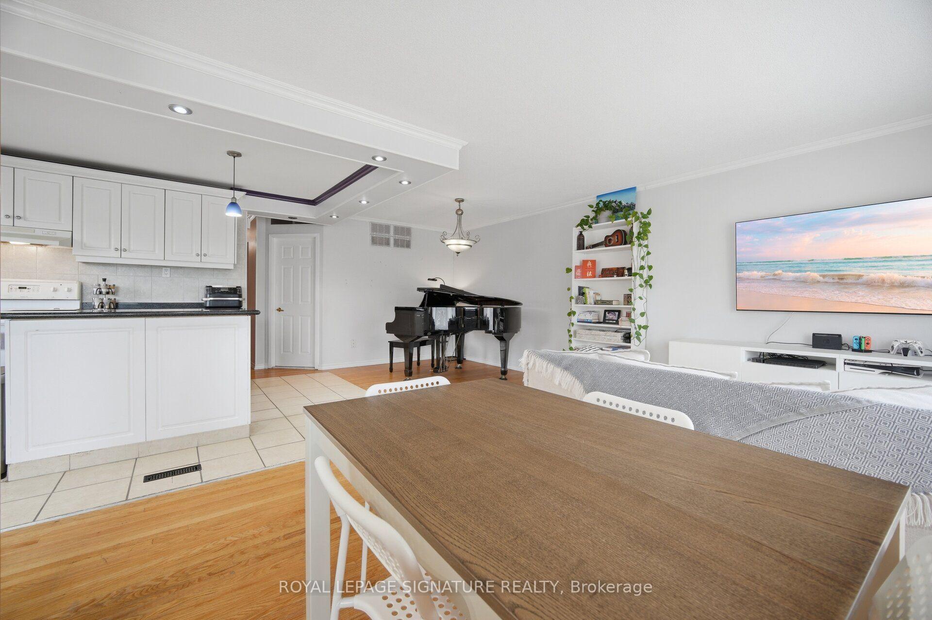 Photo 9 of 51 Wilton Drive, Brampton, Brampton East — HOMEH