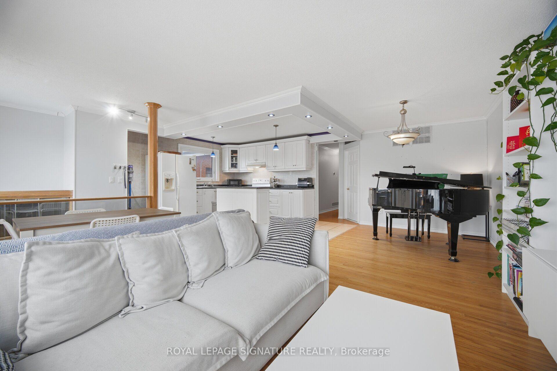 Photo 11 of 51 Wilton Drive, Brampton, Brampton East — HOMEH