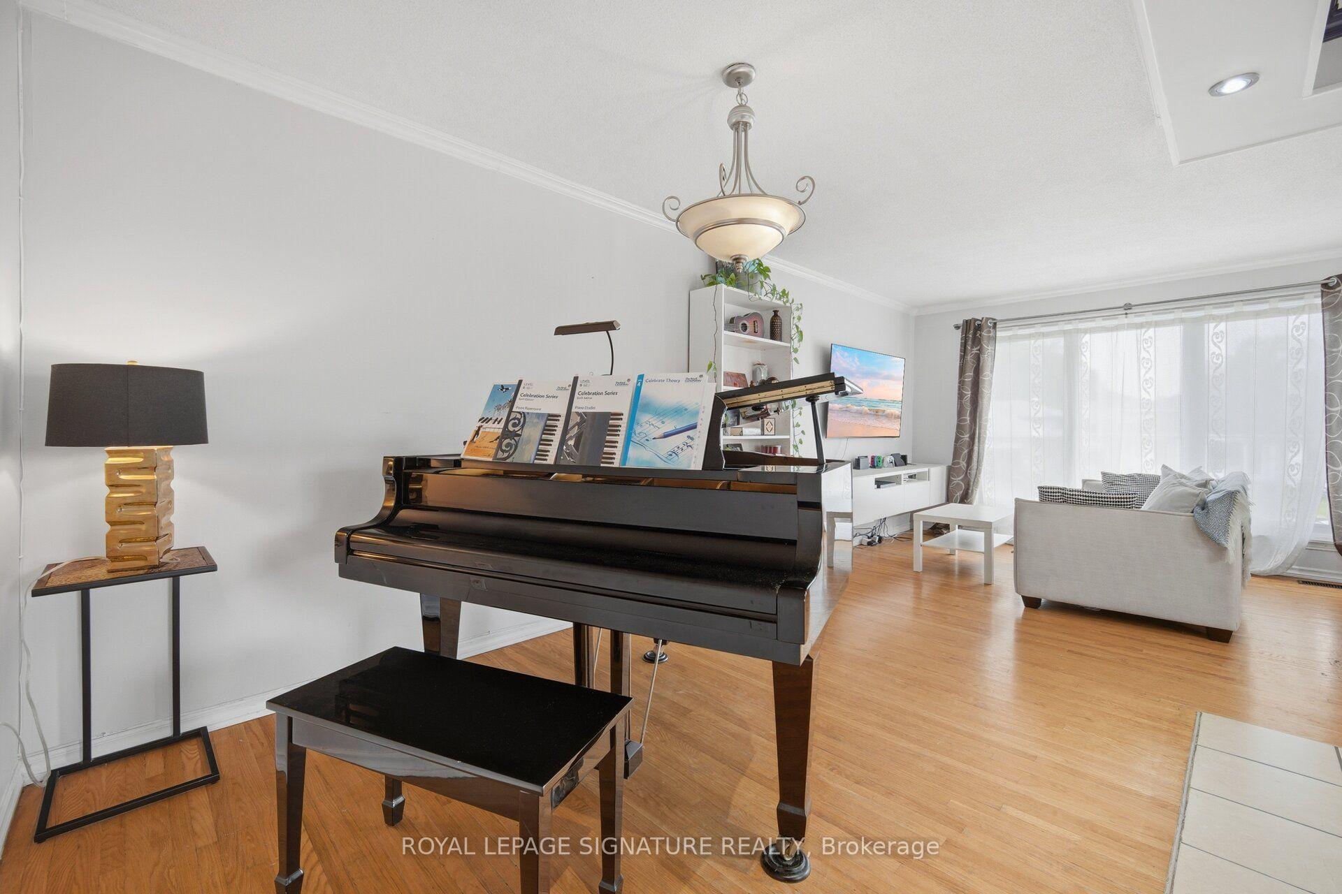 Photo 13 of 51 Wilton Drive, Brampton, Brampton East — HOMEH