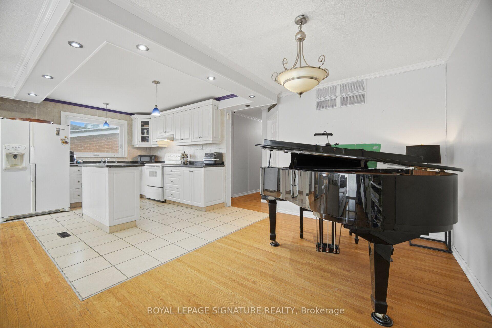 Photo 14 of 51 Wilton Drive, Brampton, Brampton East — HOMEH