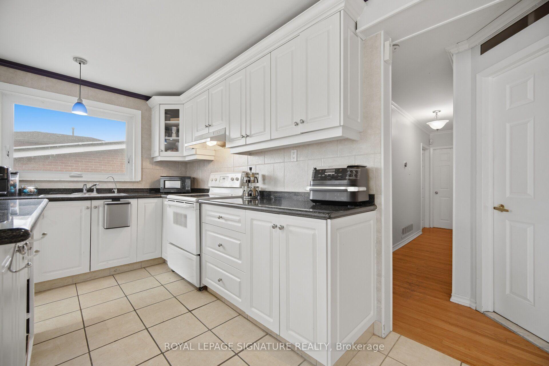 Photo 16 of 51 Wilton Drive, Brampton, Brampton East — HOMEH