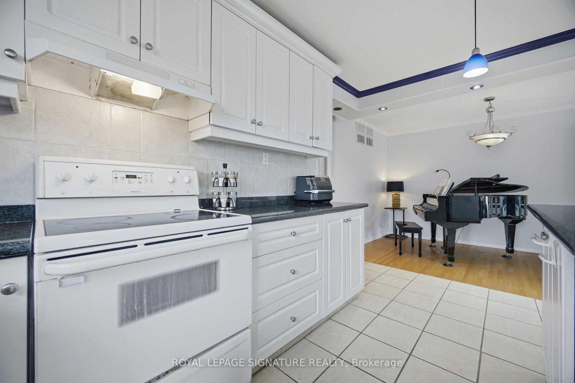 Photo 18 of 51 Wilton Drive, Brampton, Brampton East — HOMEH