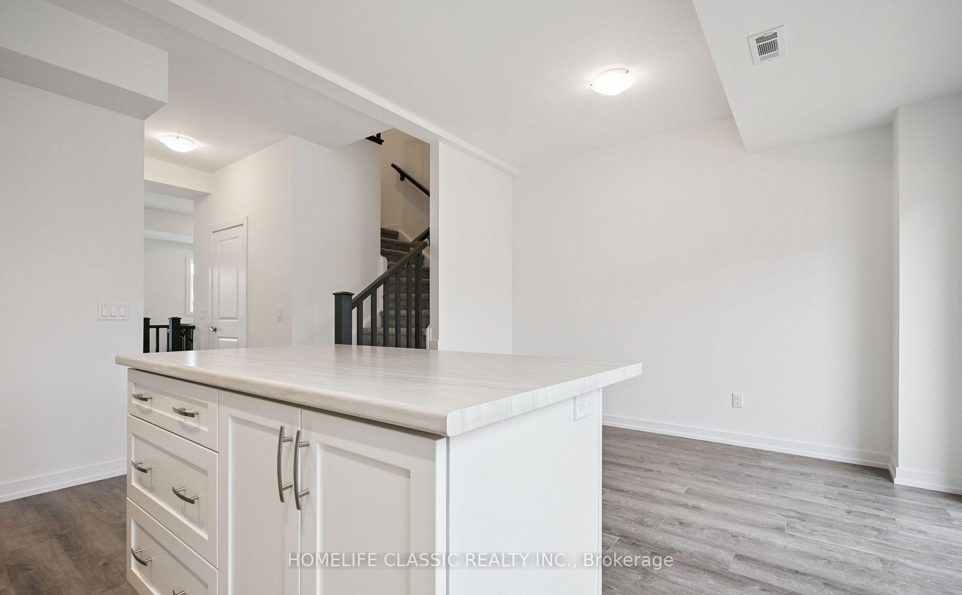 Photo 8 of 57 Great Falls Boulevard, Hamilton, Waterdown — HOMEH