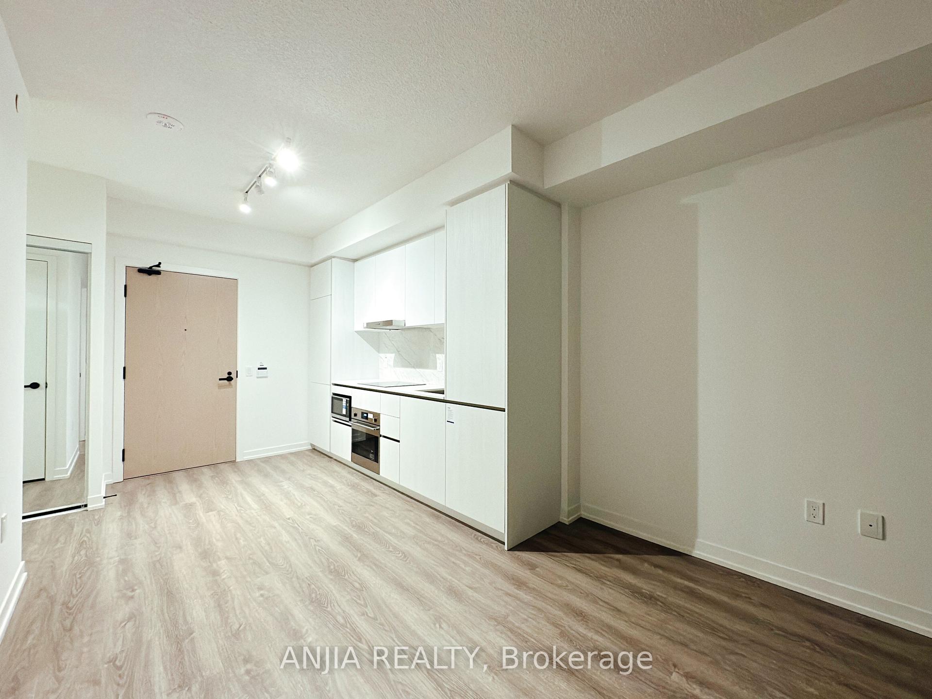 Photo 3 of Unit 4205, 8 Interchange Way, Vaughan, Vaughan Corporate Centre — HOMEH
