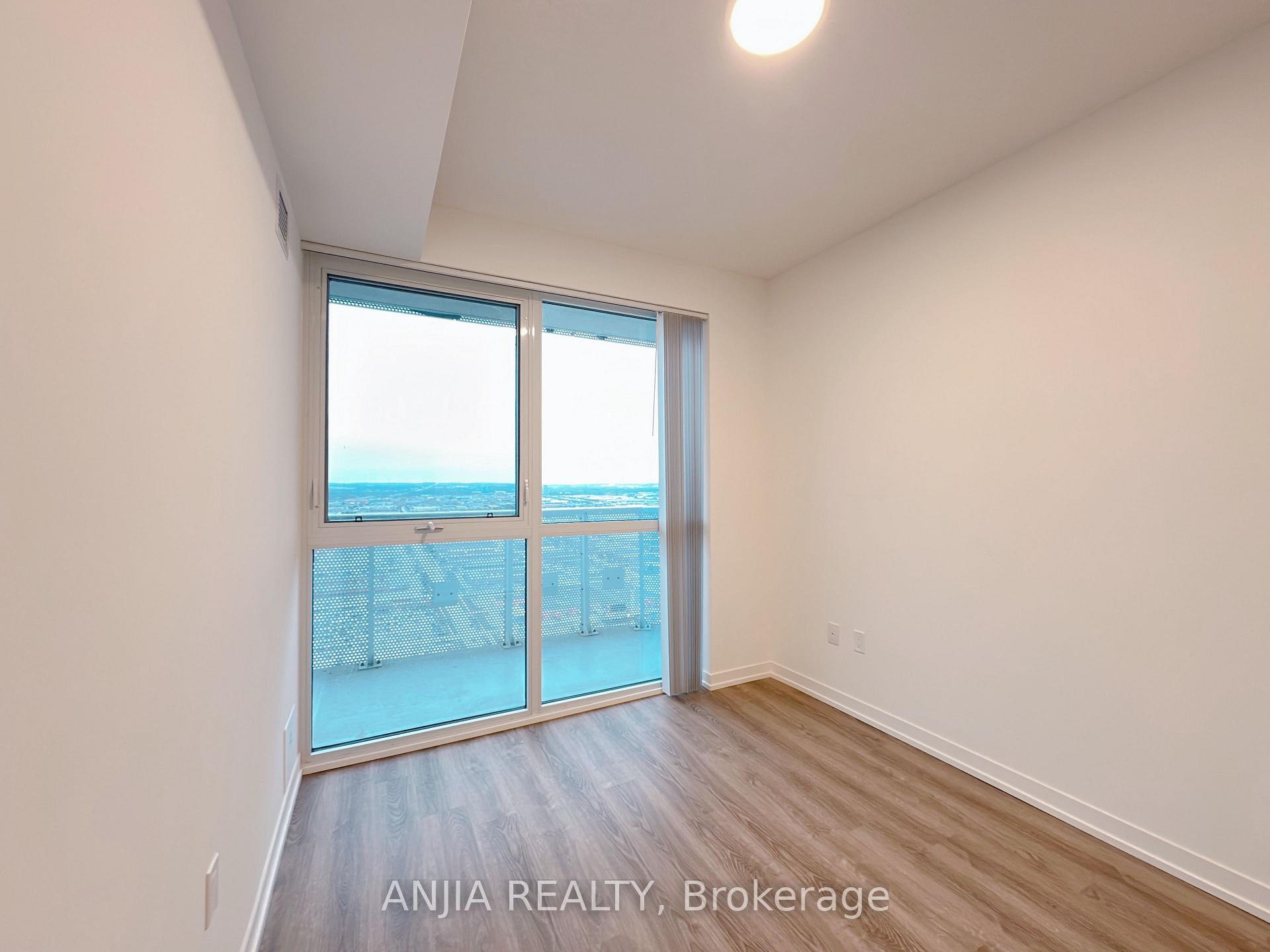 Photo 5 of Unit 4205, 8 Interchange Way, Vaughan, Vaughan Corporate Centre — HOMEH