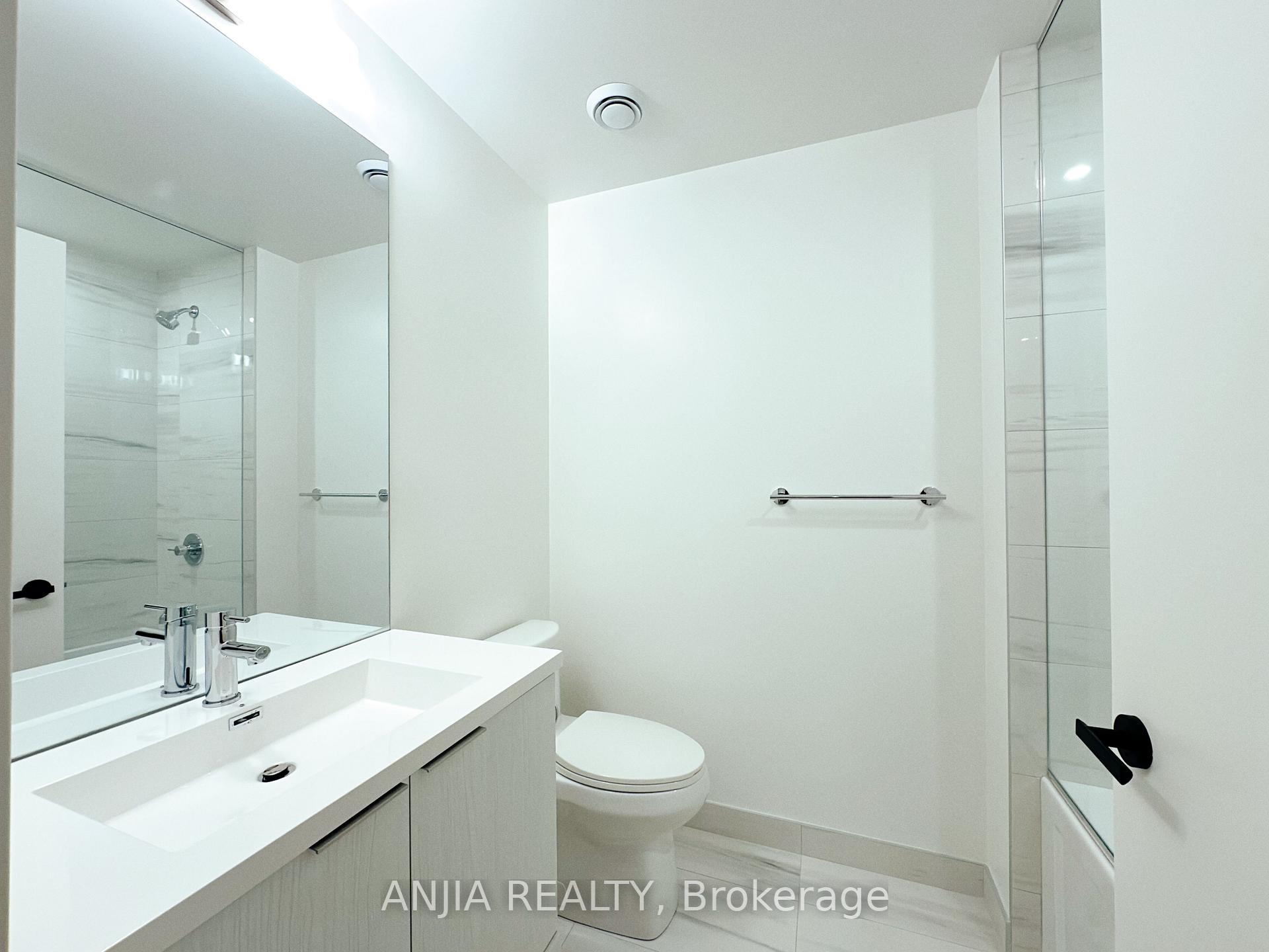 Photo 7 of Unit 4205, 8 Interchange Way, Vaughan, Vaughan Corporate Centre — HOMEH
