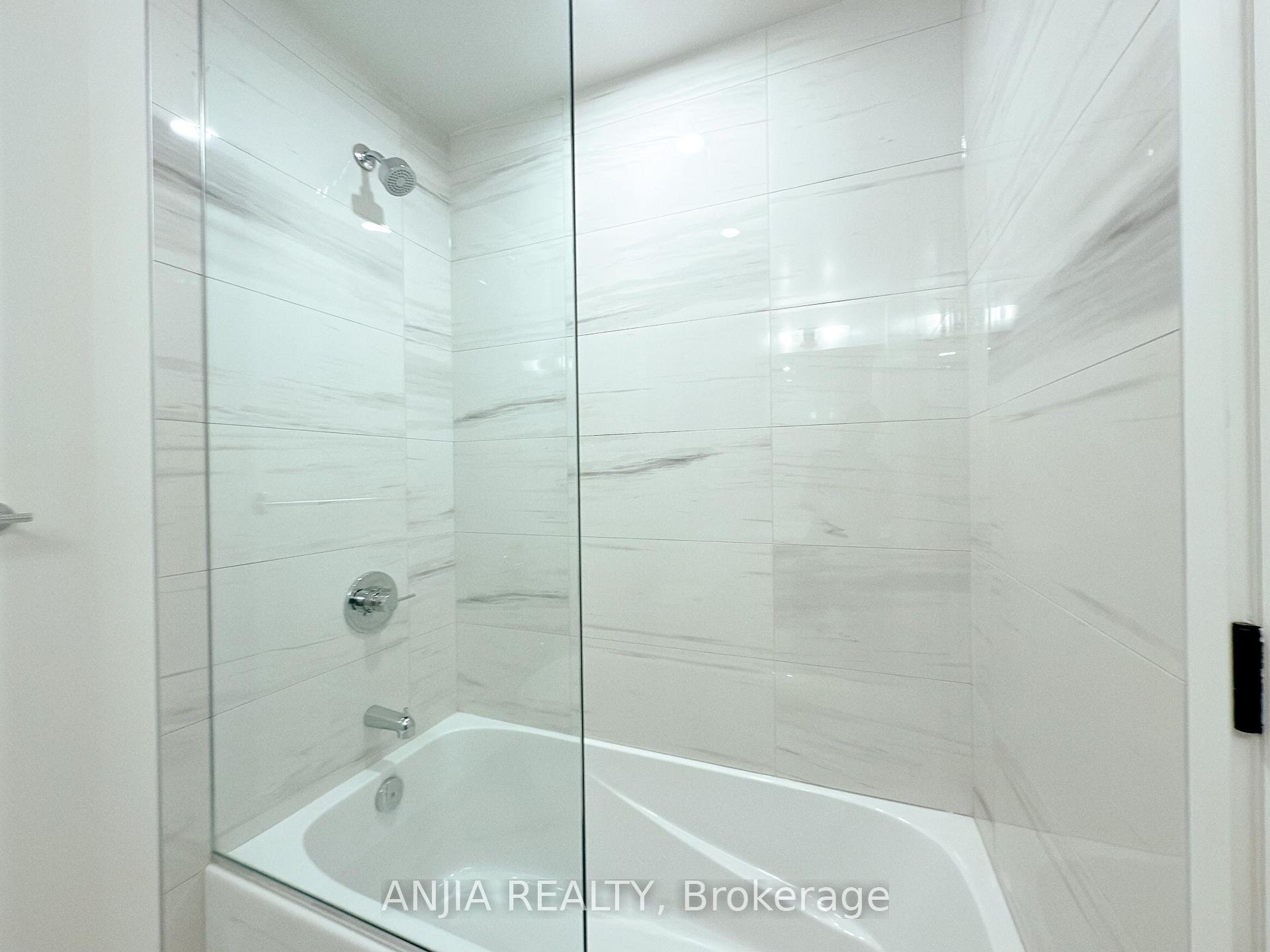 Photo 8 of Unit 4205, 8 Interchange Way, Vaughan, Vaughan Corporate Centre — HOMEH