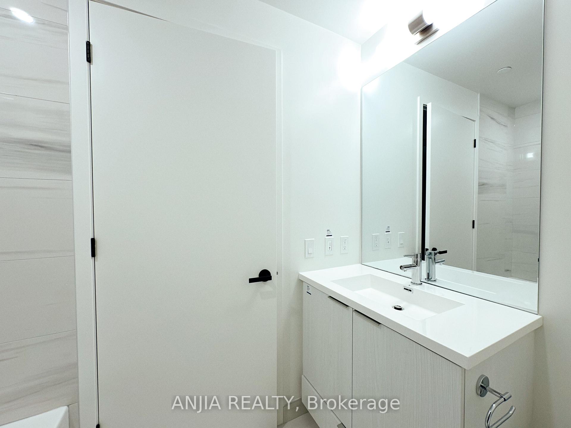 Photo 9 of Unit 4205, 8 Interchange Way, Vaughan, Vaughan Corporate Centre — HOMEH