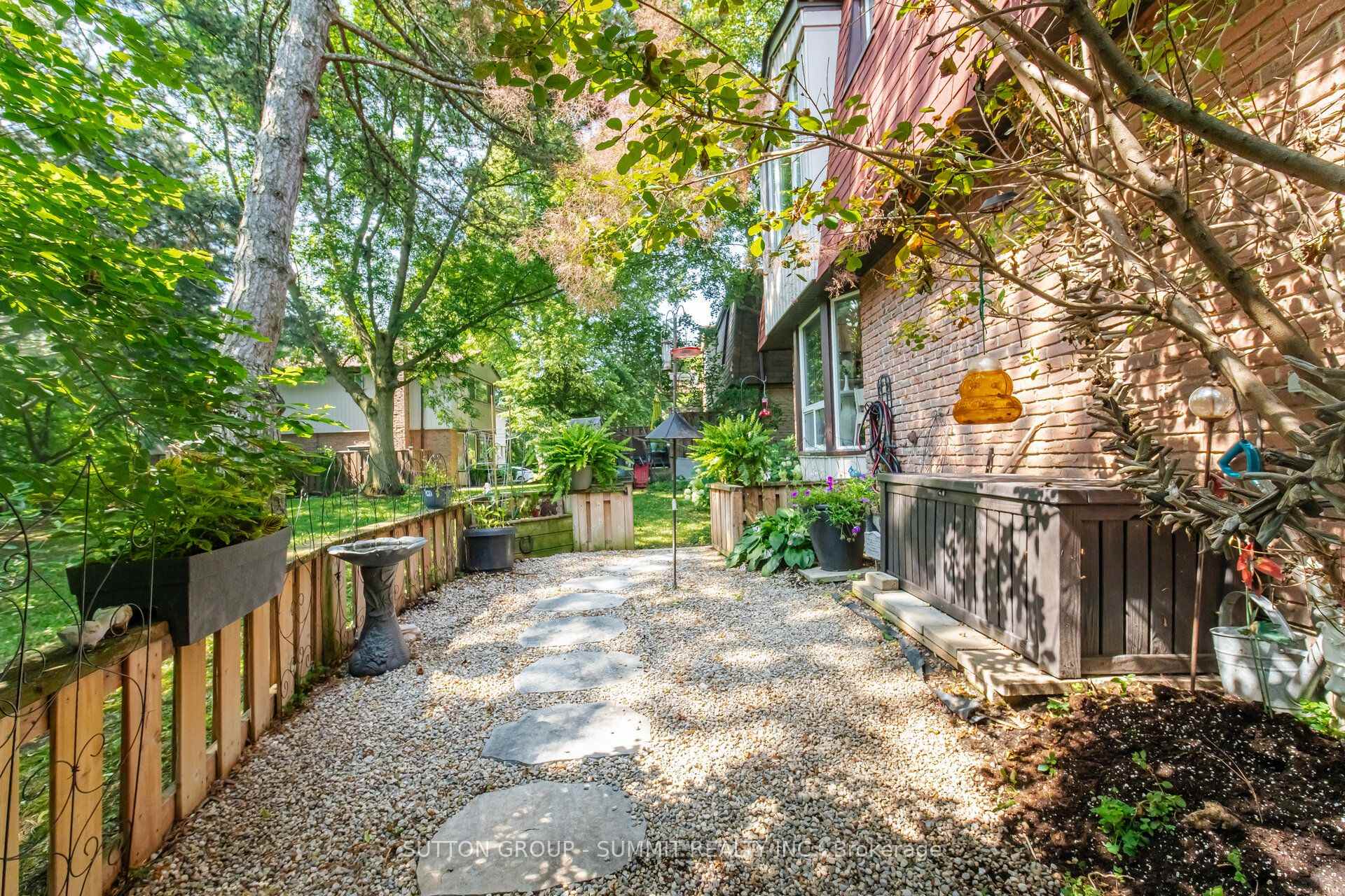 Photo 4 of 1845 Hyde Mill Crescent, Mississauga, Streetsville — HOMEH