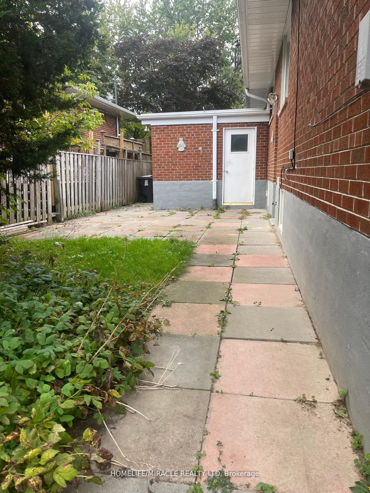 Photo 2 of Unit Basement, 45 Malamute Crescent, Scarborough, Tam O'Shanter-Sullivan — HOMEH