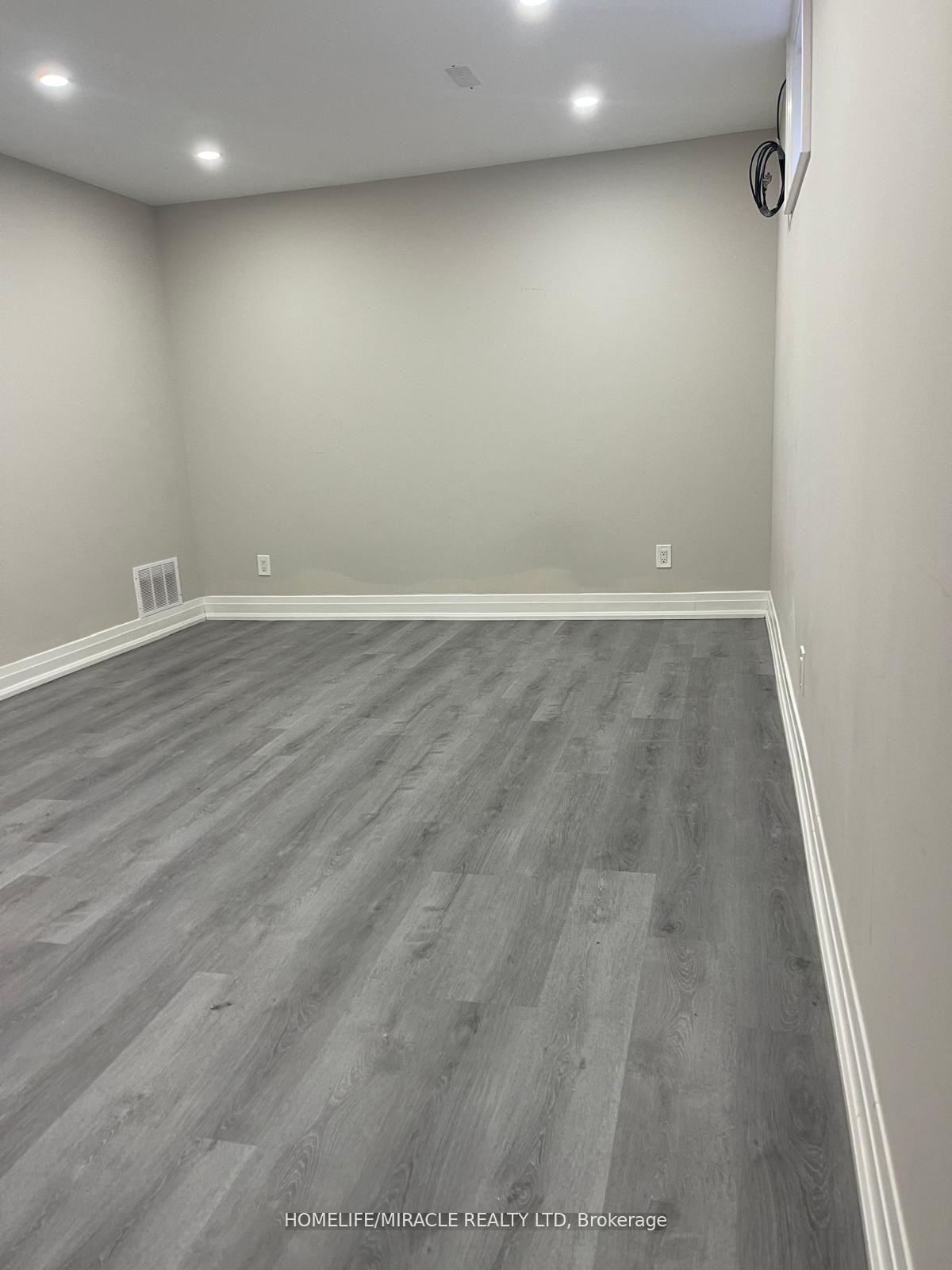 Photo 4 of Unit Basement, 45 Malamute Crescent, Scarborough, Tam O'Shanter-Sullivan — HOMEH