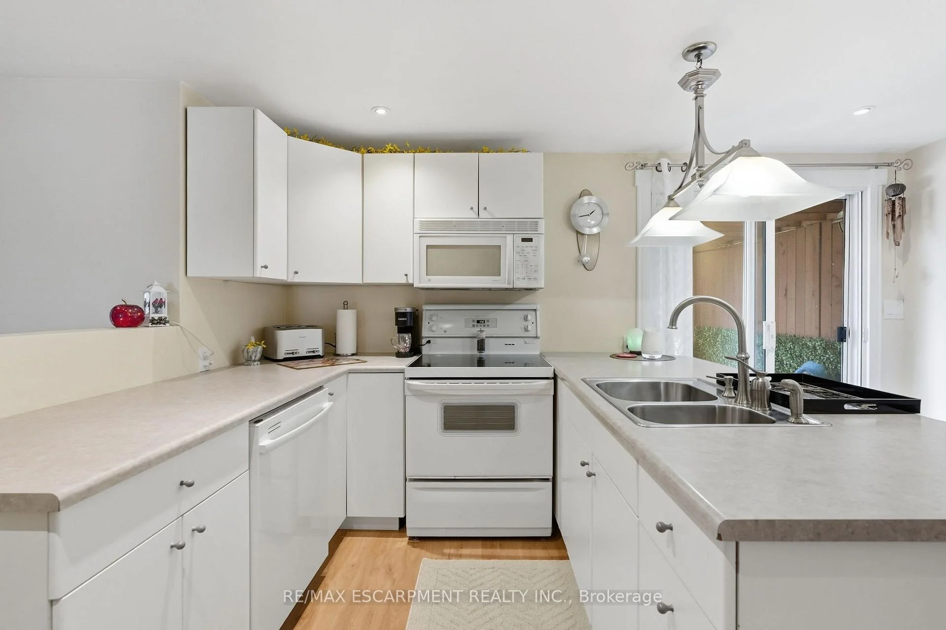 Photo 3 of 18 Province Street N, Hamilton, Crown Point — HOMEH