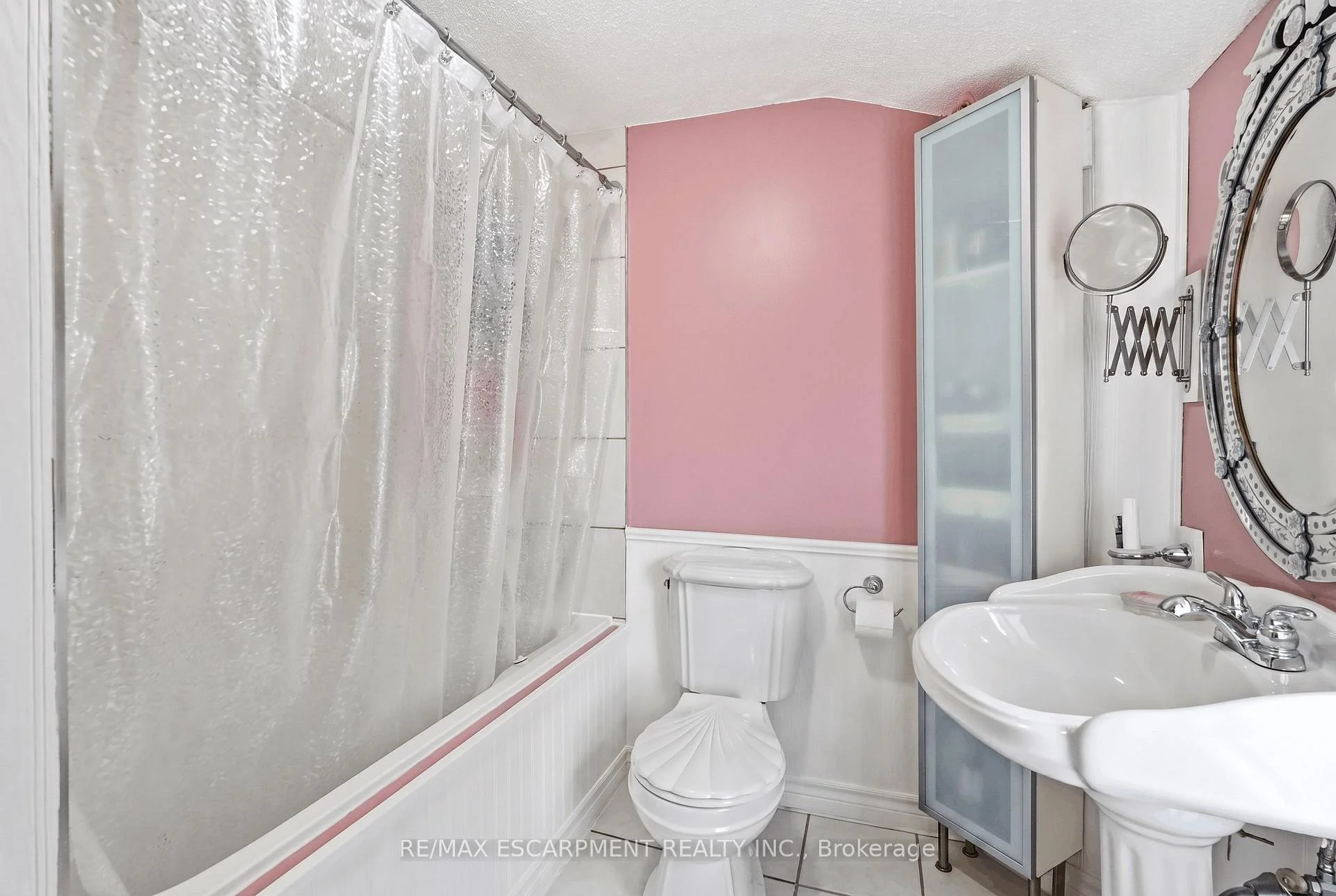 Photo 11 of 18 Province Street N, Hamilton, Crown Point — HOMEH
