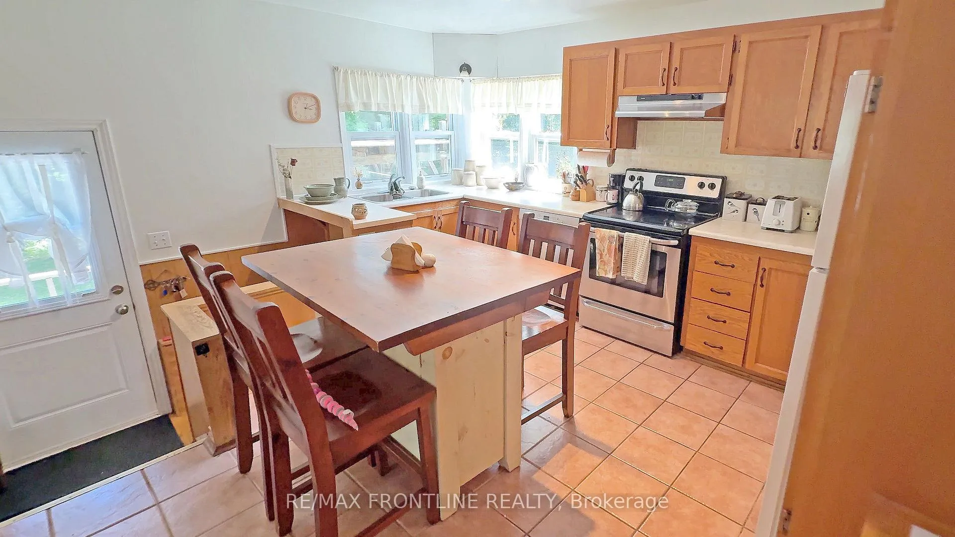 Photo 12 of 2303 James Craig Street, Ottawa, North Gower — HOMEH
