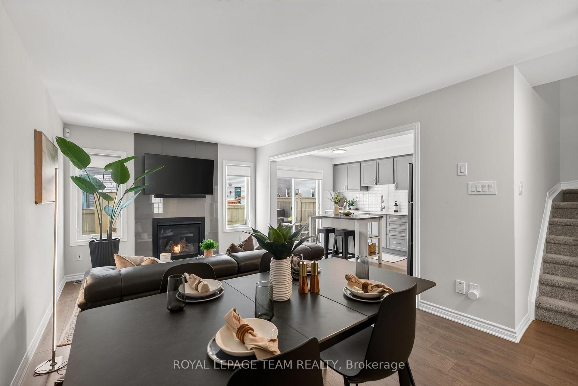 Photo 10 of 90 Buffalograss Crescent, Ottawa, Barrhaven - Half Moon Bay — HOMEH