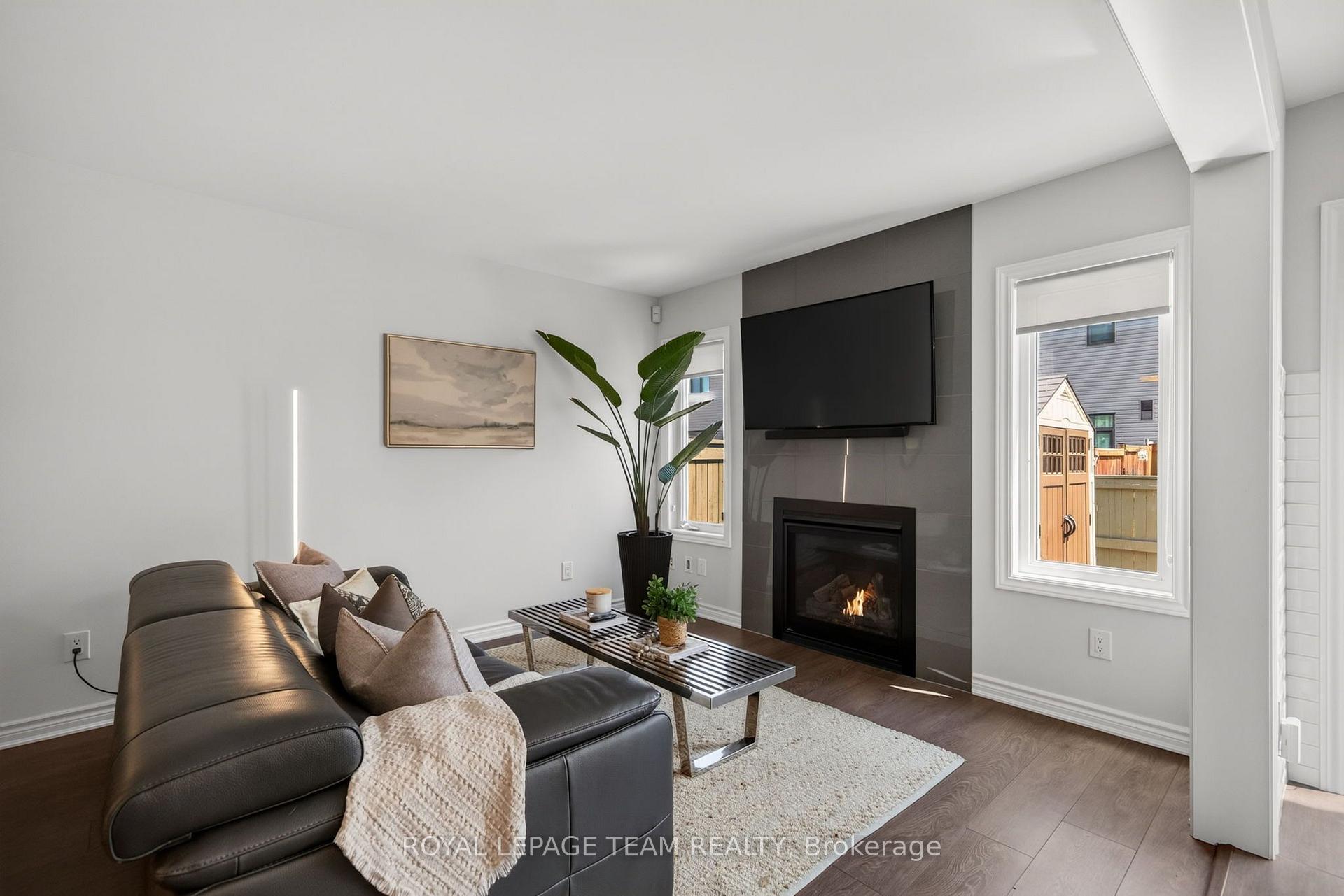 Photo 12 of 90 Buffalograss Crescent, Ottawa, Barrhaven - Half Moon Bay — HOMEH