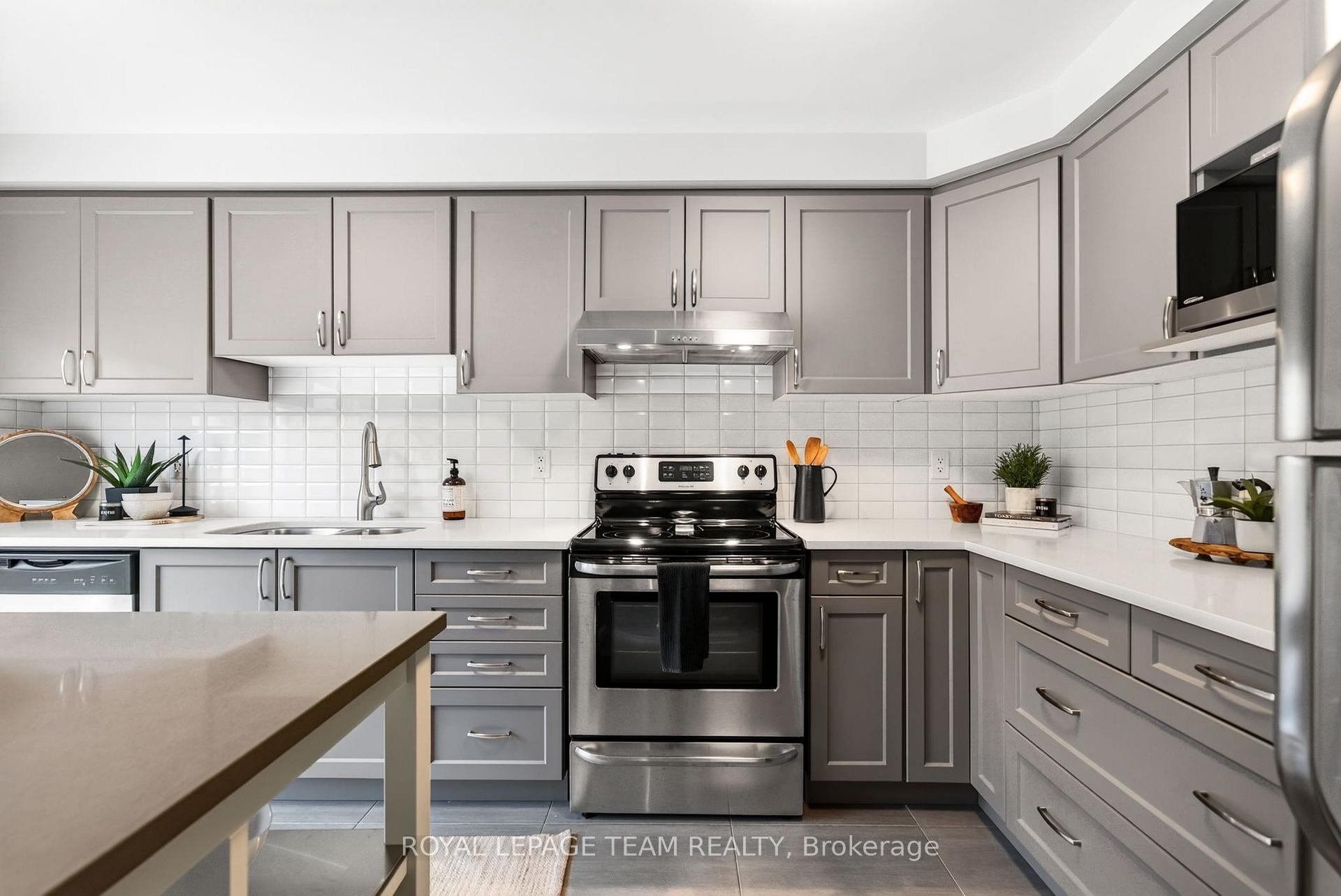 Photo 18 of 90 Buffalograss Crescent, Ottawa, Barrhaven - Half Moon Bay — HOMEH