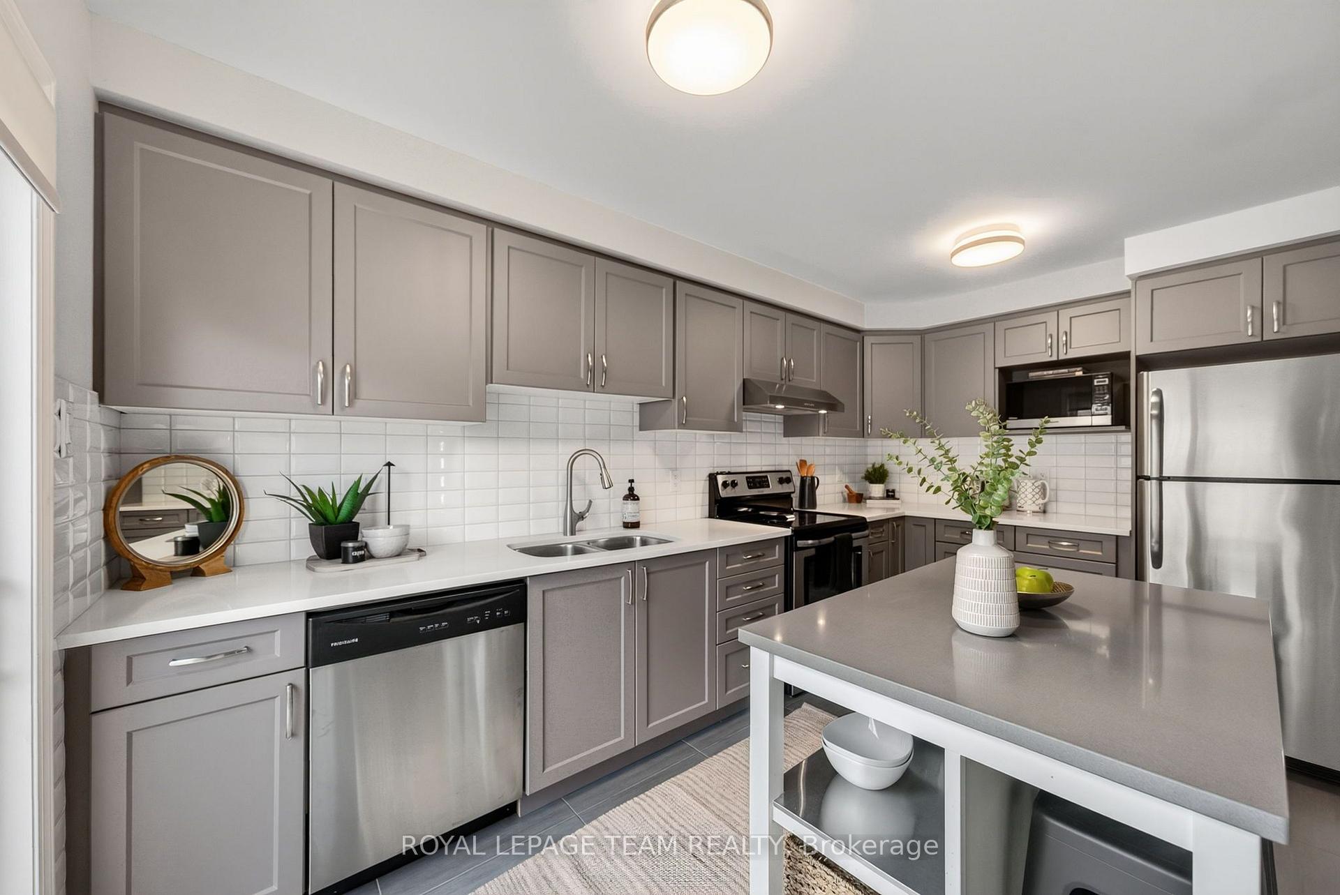 Photo 19 of 90 Buffalograss Crescent, Ottawa, Barrhaven - Half Moon Bay — HOMEH