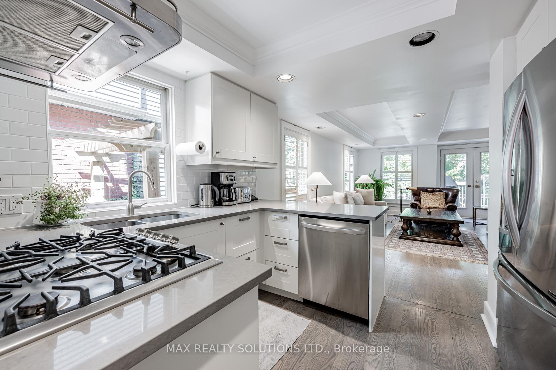 Photo 4 of 30 Roslin Avenue, Toronto, Lawrence Park North — HOMEH