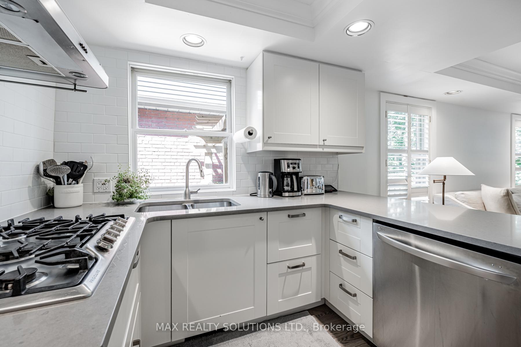 Photo 8 of 30 Roslin Avenue, Toronto, Lawrence Park North — HOMEH