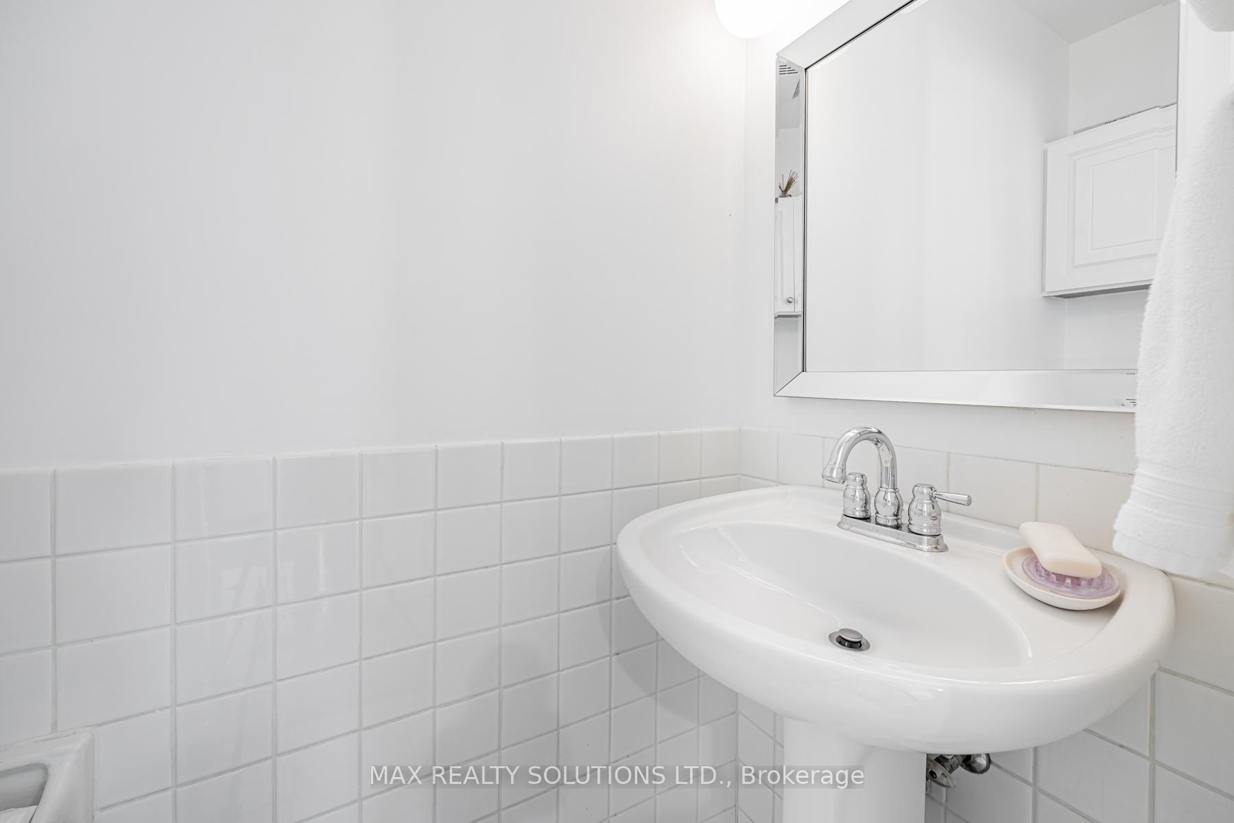 Photo 12 of 30 Roslin Avenue, Toronto, Lawrence Park North — HOMEH
