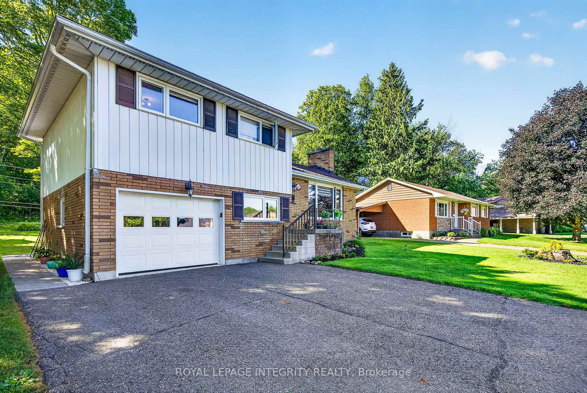 Photo 2 of 241 Wade Avenue, Renfrew, Renfrew — HOMEH