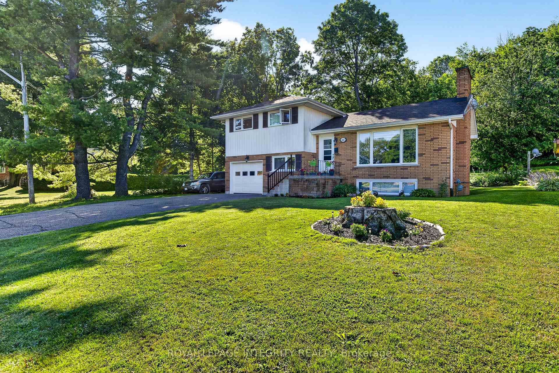 Photo 3 of 241 Wade Avenue, Renfrew, Renfrew — HOMEH