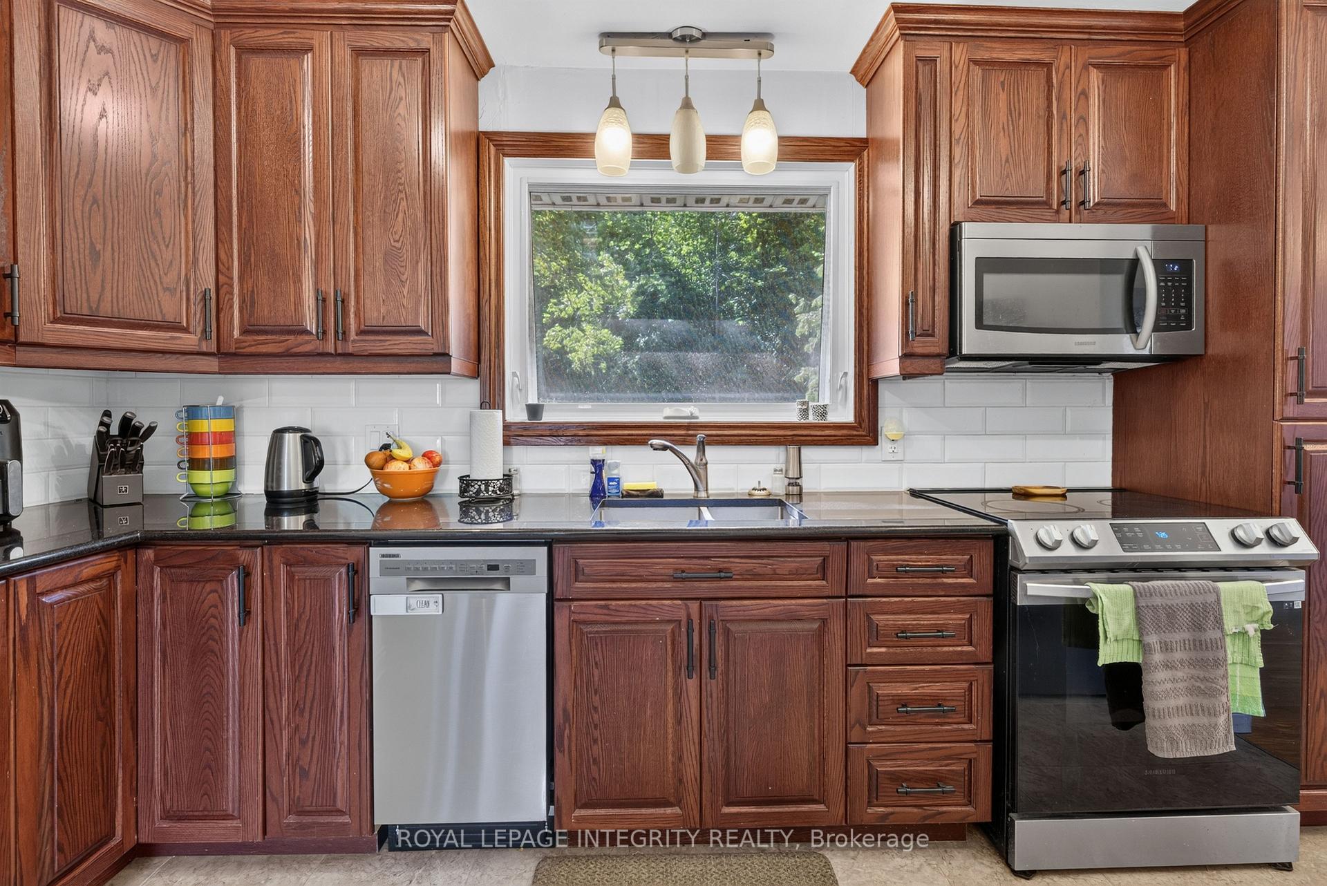Photo 10 of 241 Wade Avenue, Renfrew, Renfrew — HOMEH