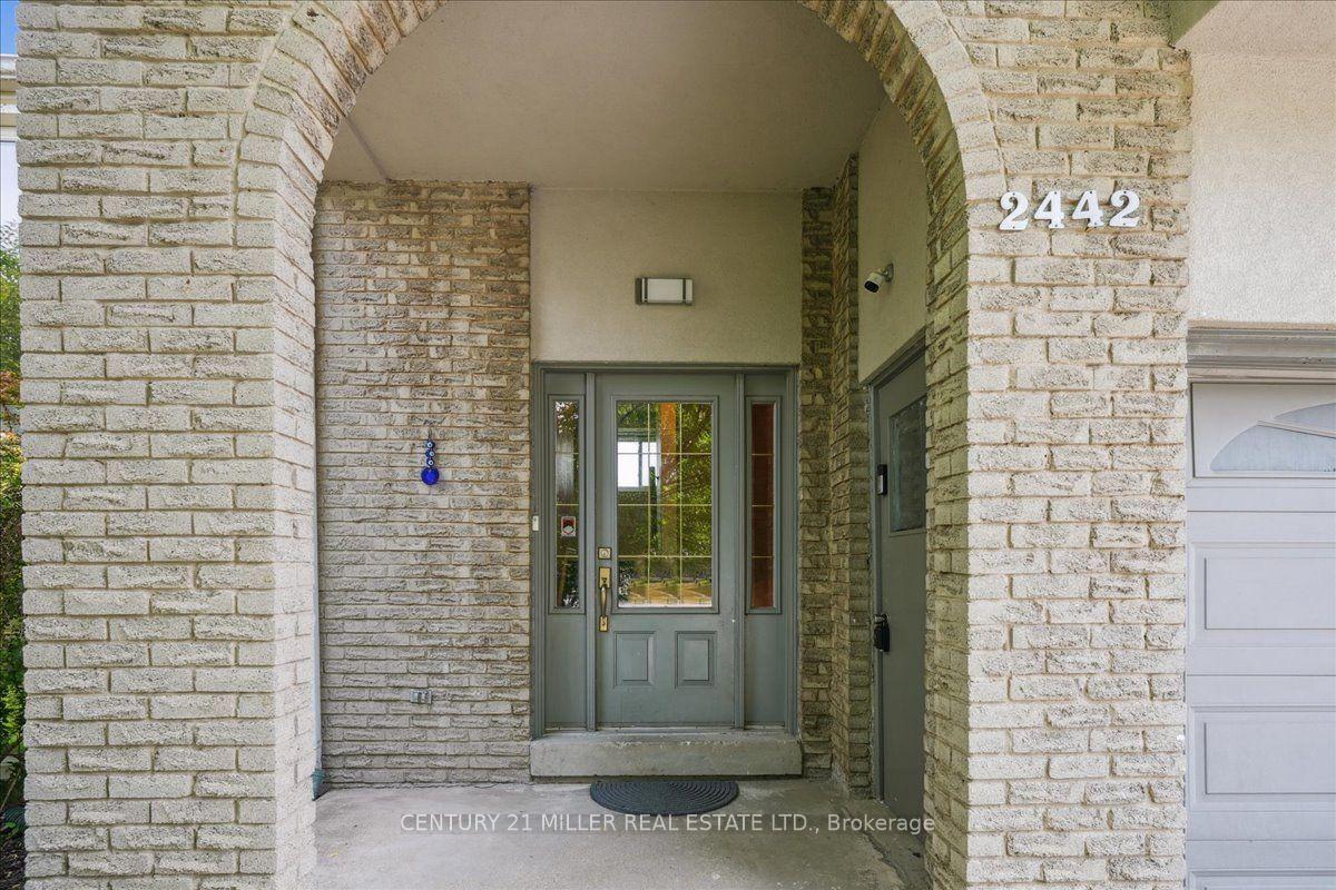 Photo 4 of 2442 Woburn Crescent, Oakville, West — HOMEH