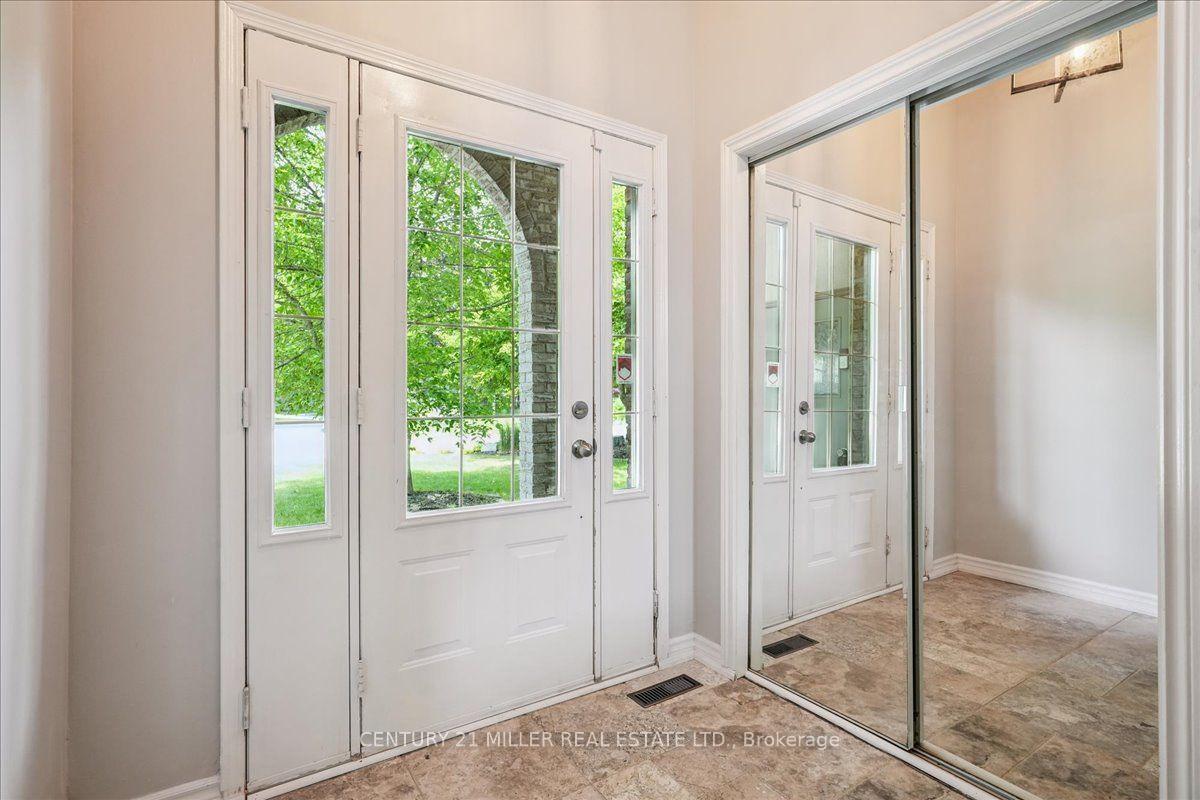 Photo 5 of 2442 Woburn Crescent, Oakville, West — HOMEH