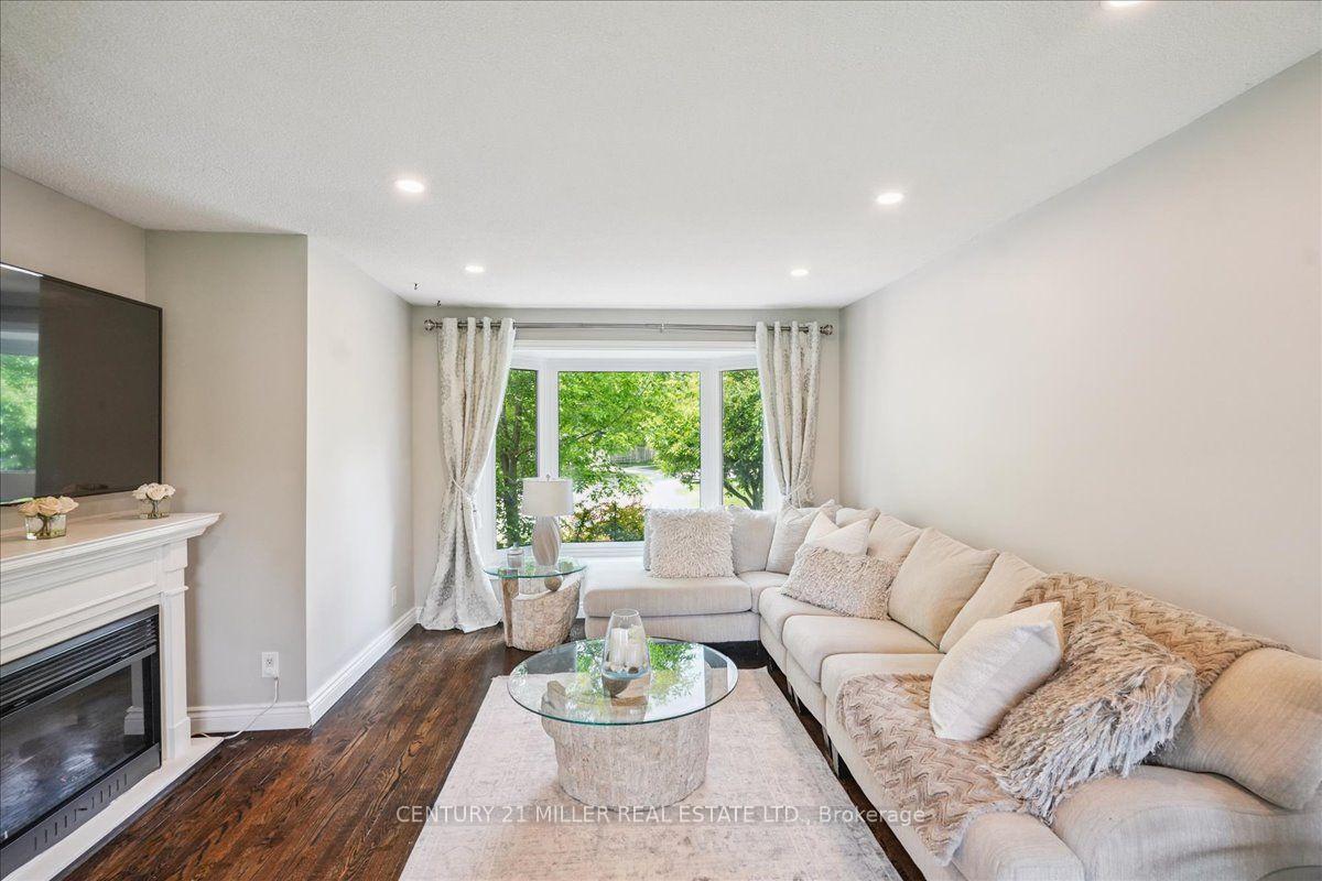 Photo 7 of 2442 Woburn Crescent, Oakville, West — HOMEH