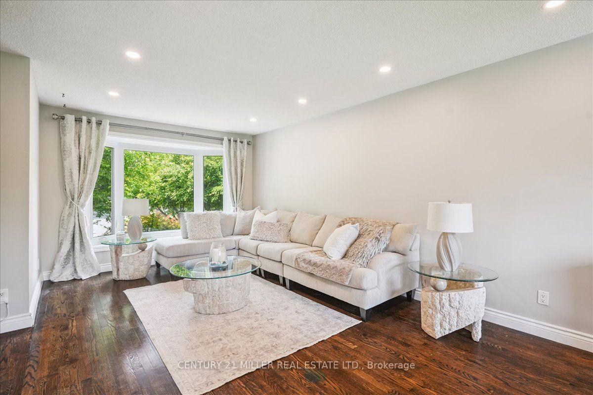 Photo 8 of 2442 Woburn Crescent, Oakville, West — HOMEH