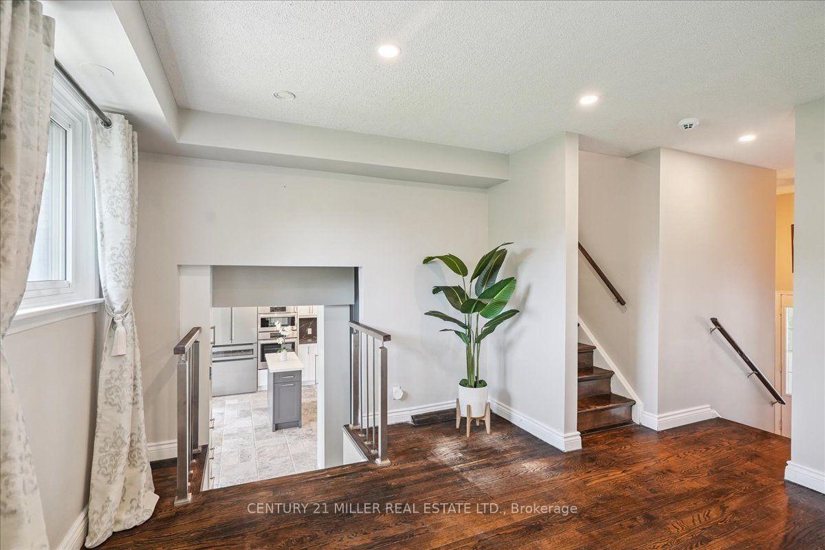 Photo 12 of 2442 Woburn Crescent, Oakville, West — HOMEH