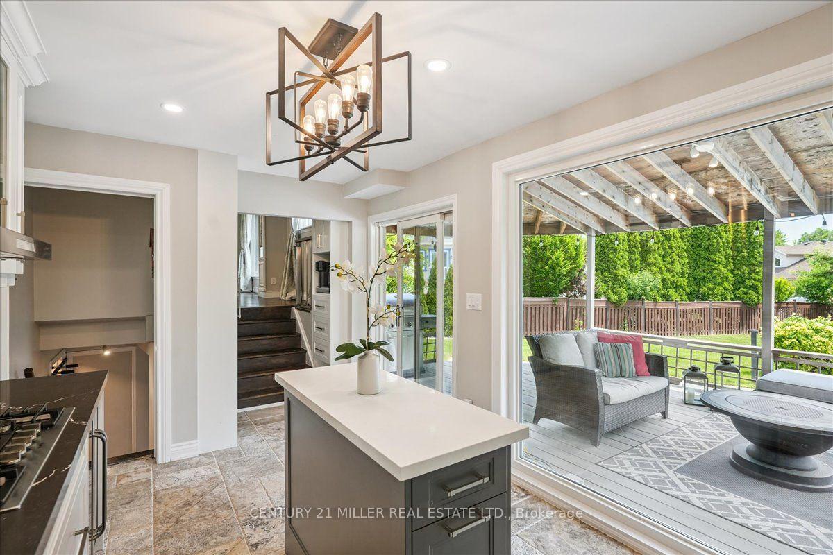 Photo 15 of 2442 Woburn Crescent, Oakville, West — HOMEH