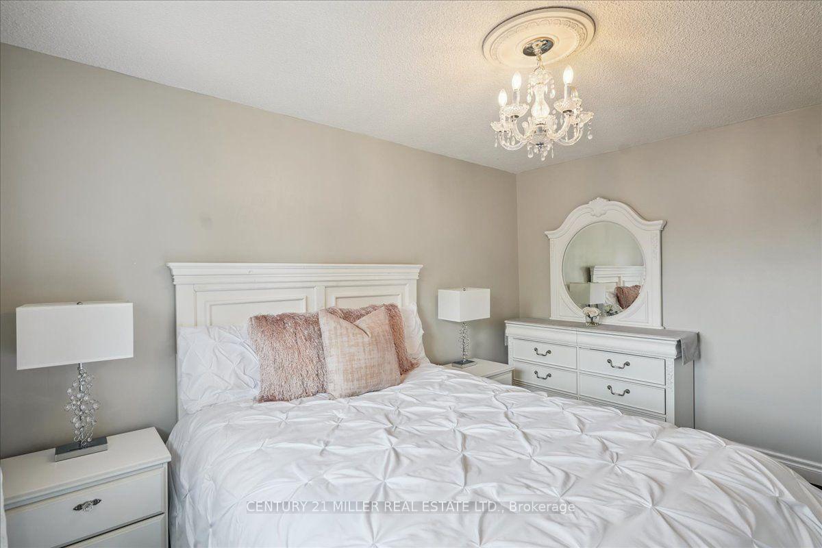 Photo 23 of 2442 Woburn Crescent, Oakville, West — HOMEH