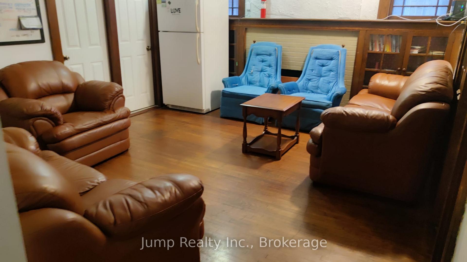 Photo of Unit Upper, 366 Rosedale Avenue