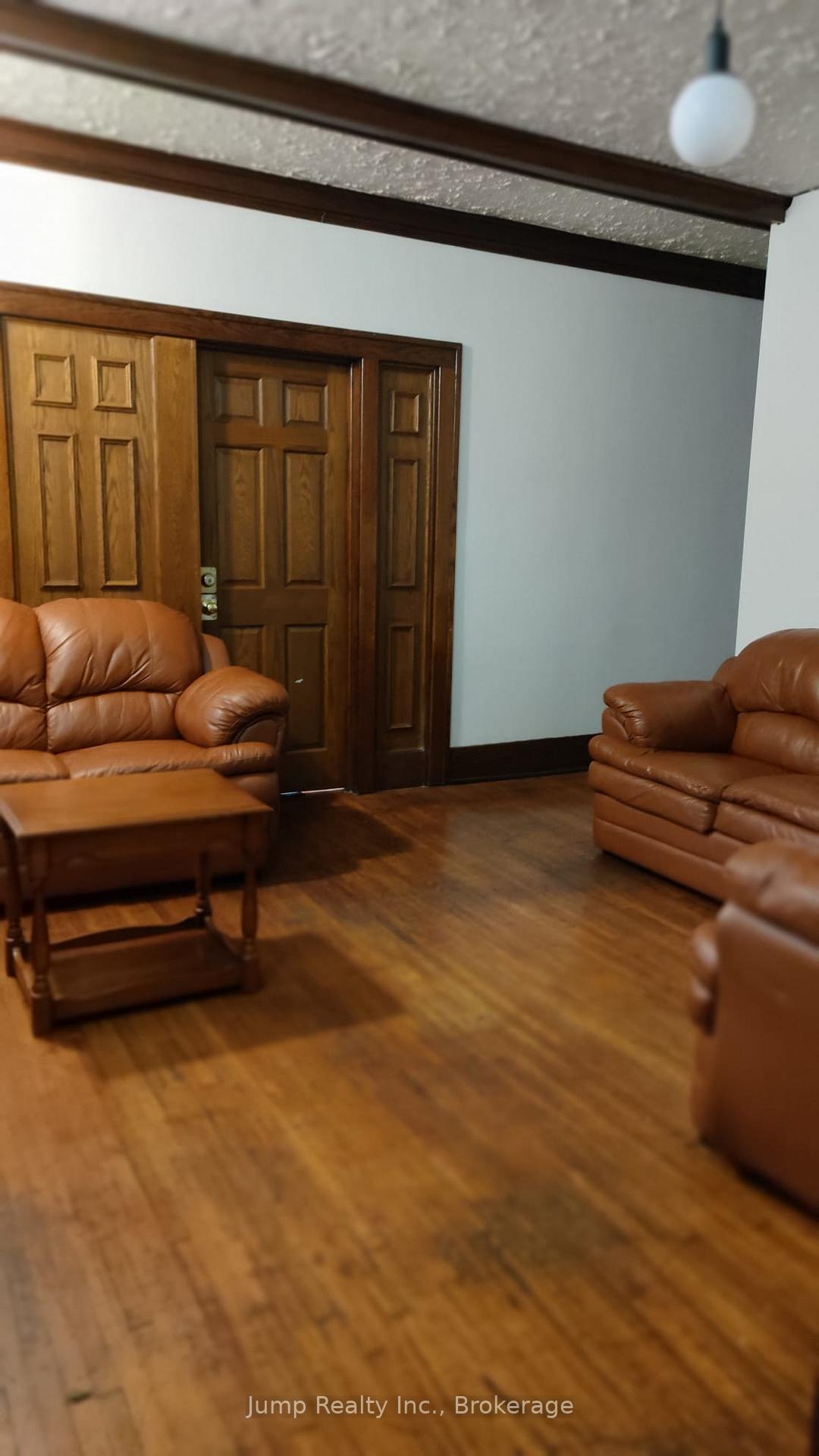 Photo 2 of Unit Upper, 366 Rosedale Avenue, Windsor, Windsor University District — HOMEH